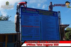 PEMASANGAN BANNER TRANSPARANSI APBDes 2020